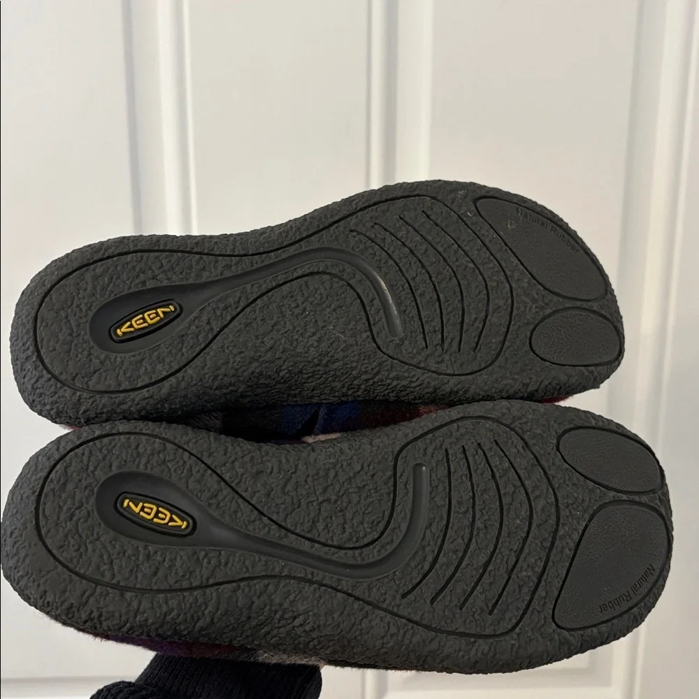 Keen plaid Howser Slippers size US 7